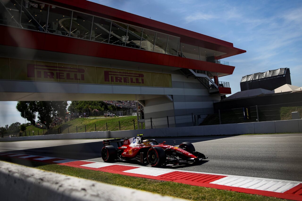 Ferrari SF-26 in azione nel GP di Barcellona-Catalunya 2026