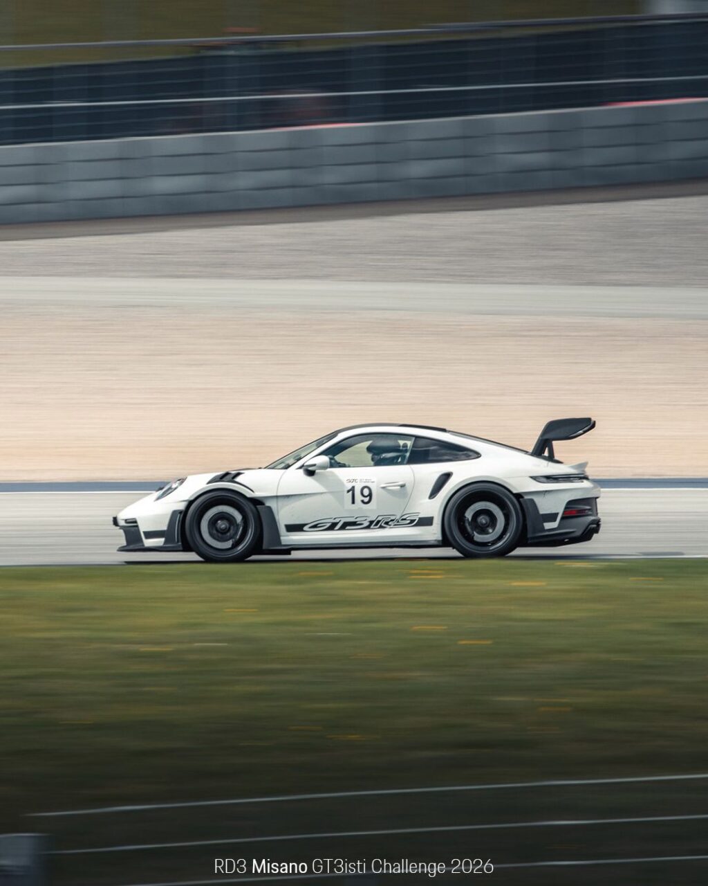 Porsche 911 GT3 RS numero 19 in pista a Misano durante il GT3isti Challenge 2026