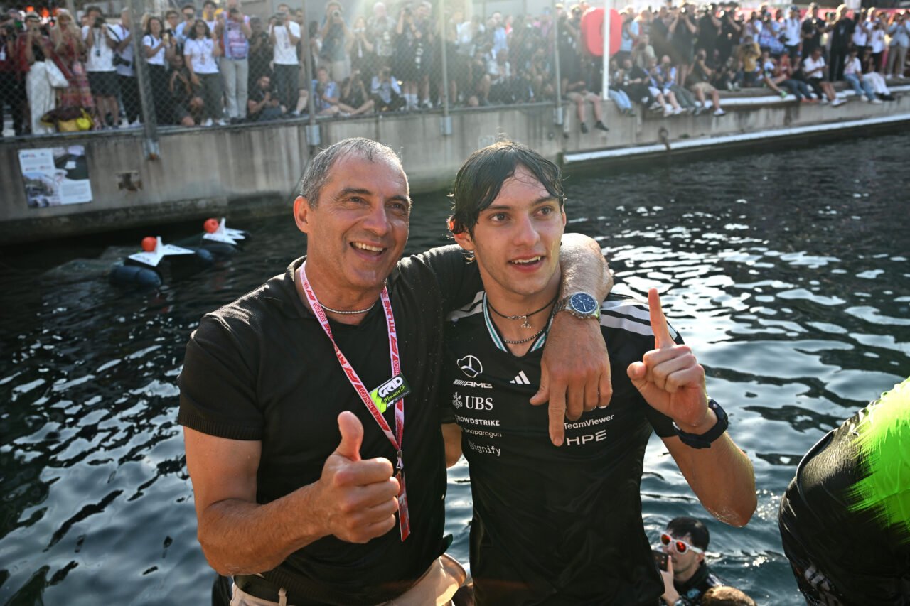 Kimi Antonelli Mercedes-AMG GP Monaco 2026 esultanza tuffo nel porto vittoria