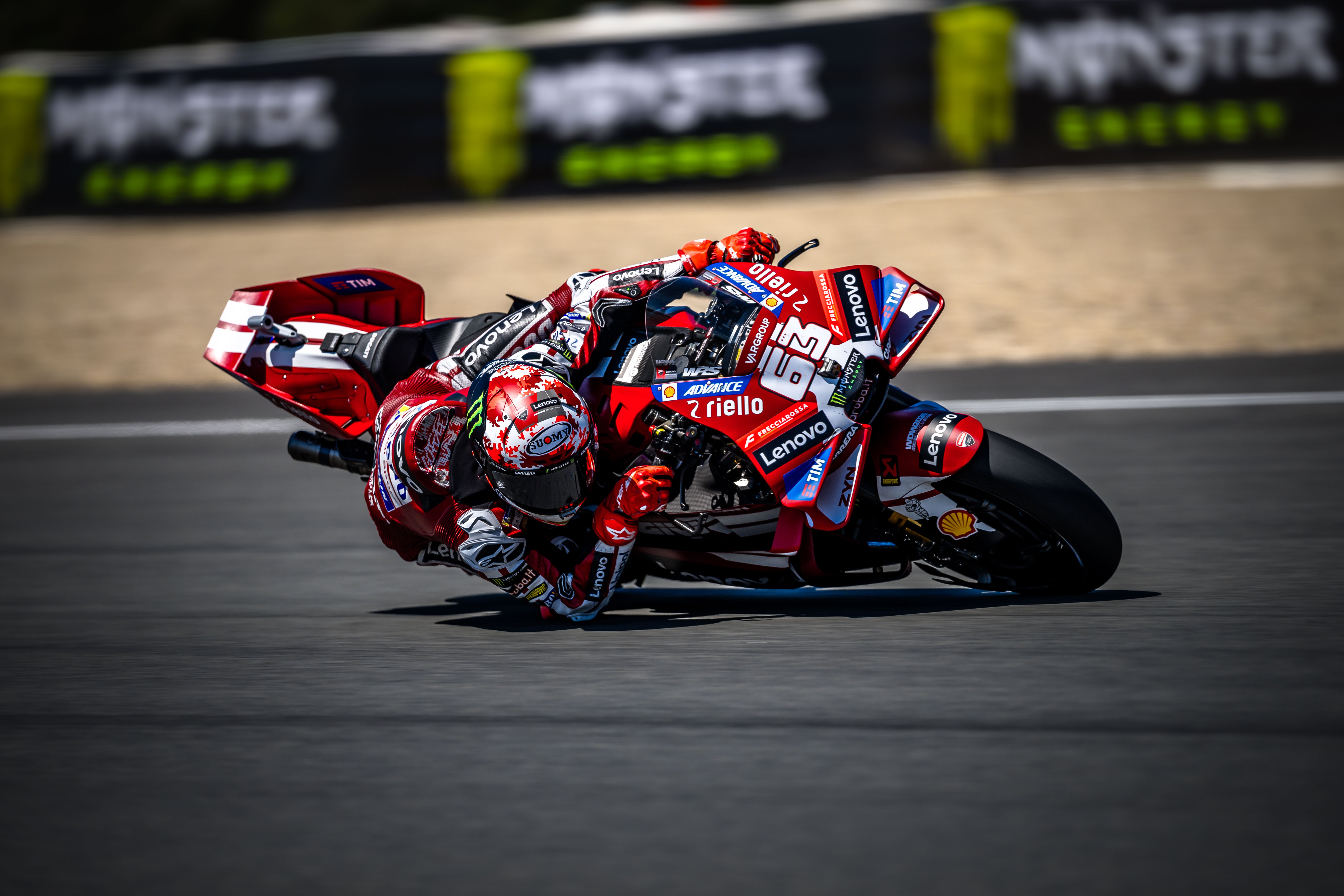 Francesco Bagnaia in piega con la Ducati Lenovo a Brno, GP Repubblica Ceca 2026